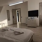 Max Night Dreams Bukarest