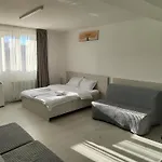 Max Night Dreams 布加勒斯特