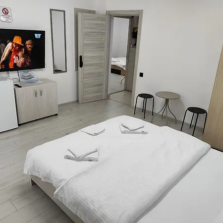 Max Night Dreams 3* Bükreş