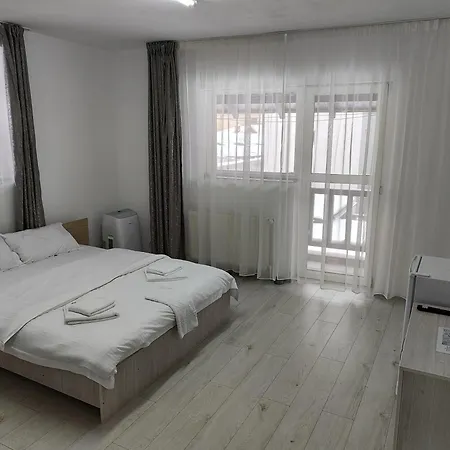 Max Night Dreams 3* Bükreş