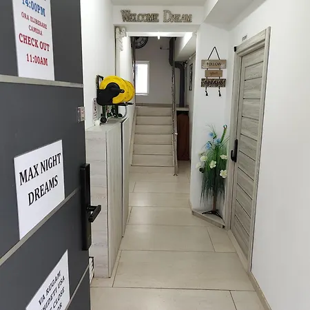 Max Night Dreams Otel Bükreş